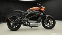 Motor ini hadir dengan desain yang cukup radikal dan jauh dari karakter Harley-Davidson yang klasik. Mengambil model sasis roadster, LiveWire tampak mewah serta berkelas berkat hal detail yang sangat dipertimbangkan. Foto: Muhammad Hafizh Gemilang/detikOto