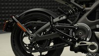 Motor listriknya diklaim bertenaga 105 HP dan torsi 117 Nm. Tenaganya tersalurkan ke roda belakang dengan bantuan belt khas motor Harley-Davidson. Foto: Muhammad Hafizh Gemilang/detikOto