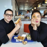 Potret menyenangkan ini tinggalah kenangan. Pada Juli 2022, menjadi momen liburan Ari Wibowo dan Inge Anugrah di Norwegia. Foto: Instagram @inge_anugrah