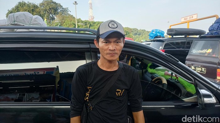 Ishariono, pemudik mengaku terjebak macet hingga 2,5 jam (Adrial Akbar/detikcom))