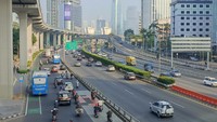 Lalu lintas di Jalan Gatot Subroto Pancoran arah Bundaran HI tampak lancar hari pertama cuti lebaran (Wildan/detik)