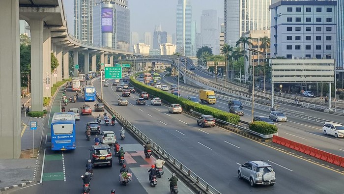 Jalan Gatot Subroto Pancoran arah Tendean hari pertama cuti lebaran