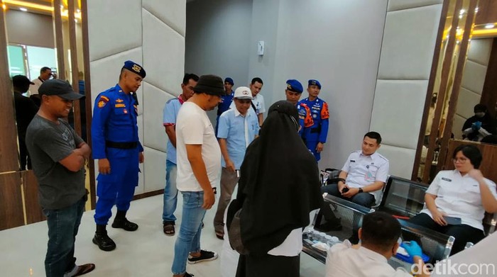 Kapten dan Kru kapal di Batam jalani tes urine.