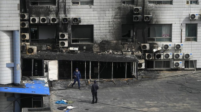 Kebakaran Rumah Sakit di Beijing Tewaskan 21 Orang Kebakaran terjadi di salah satu rumah sakit di Beijing, China, Selasa (18/4/2023) waktu setempat. Kebakaran itu menewaskan 21 orang.