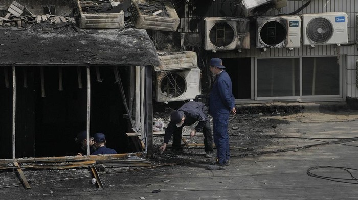 Kebakaran Rumah Sakit di Beijing Tewaskan 21 Orang Kebakaran terjadi di salah satu rumah sakit di Beijing, China, Selasa (18/4/2023) waktu setempat. Kebakaran itu menewaskan 21 orang.