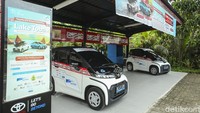 Toyota tengah memasyarakatkan penggunaan kendaraan ramah lingkungan. Selain menjual massal mobil listrik dan hybrid, Toyota juga memperkenalkan mobil listrik mungil kepada masyarakat melalui program Smart Mobility Project.
