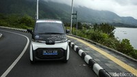 Mobil ini diklaim mudah digunakan di jalan-jalan sempit dan juga memudahkan saat parkir.
