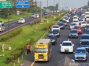 Tol Cipali Macet Panjang, Pemudik Terjebak Kemacetan Berjam-jam