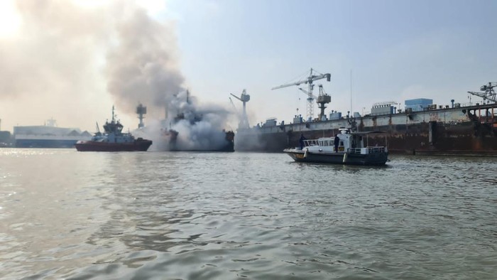 KM Samudra Anugrah terbakar saat perbaikan di PT DOK