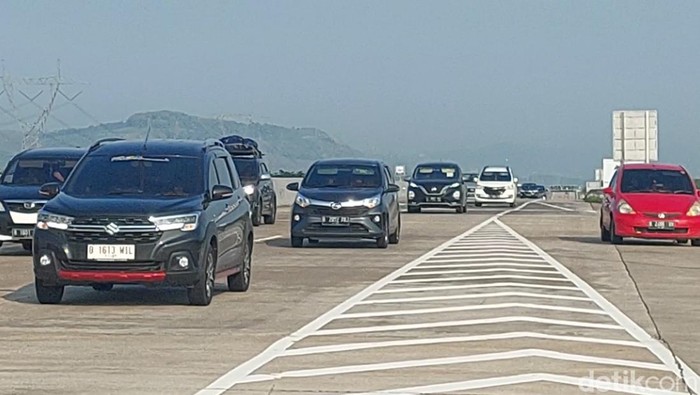 Lalin di Tol Kendal-Semarang KM 391 A, Rabu (19/4/2023).