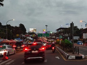Lalin Simpang Gadog Menuju Puncak Bogor Macet Petang Ini!