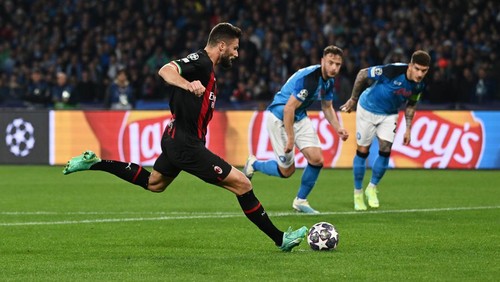NAPLES, ITALY - APRIL 18: Olivier Giroud of AC Milan takes a penalty kick, which is saved by Alex Meret of SSC Napoli ( not pictured ), during the UEFA Champions League Quarterfinal Second Leg match between SSC Napoli and AC Milan at Stadio Diego Armando Maradona on April 18, 2023 in Naples, Italy. (Photo by Tullio Puglia - UEFA/UEFA via Getty Images)
