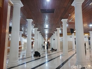 Di Kampung Arab Jakarta, Ada Masjid Ala Eropa, Tua dan Cantik Jelita