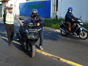 Melihat Kerja Keras Polisi Atasi Arus Mudik