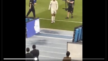Tim lawan mengejek Ronaldo dengan menggemakan nama Messi yang notabene adalah pesaingnya sebagai pesepakbola terhebat. Foto: Twitter