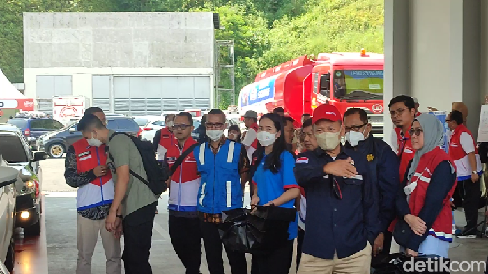 Menteri ESDM Arifin Tasrih meninjau sejumlah SPBU yang berada di rest area dalam Tol Semarang-Solo, Kamis (19/4/2023).