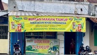 Nama rumah makannya, RM Tjukup yang ada di Jl. Manggis Nomor 10, Pekalongan. Sudah sejak 1982, nasi megono dengan aneka lauk ditawarkan di sini.