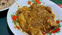 Mau rendang? Wajib coba rendang otot sapi di RM Tjukup. Teksturnya lebih kenyal dan lembut dari tetelan karena otot sapi dipresto dulu. 