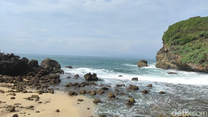 Pantai Sembukan di Wonogiri.