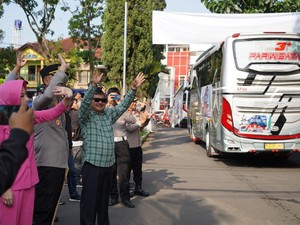 Bupati-Kapolres Lepas 6 Armada Bus di Mudik Gratis Presisi Polres Garut