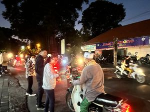 Pemuda Katolik Bali Bagikan 5 Ribu Takjil di Gianyar hingga Denpasar