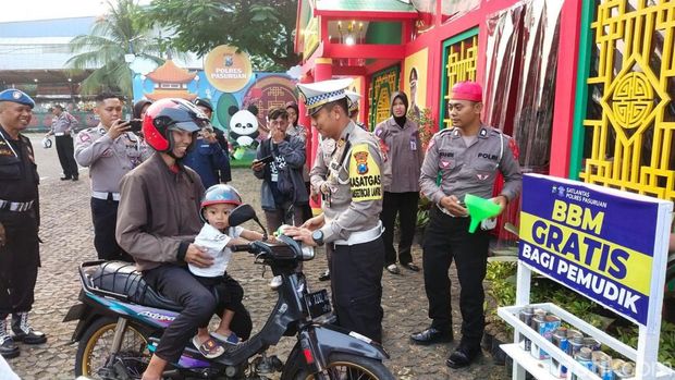 Pemudik di pos layanan Lebaran Pasar Cheng Ho Pasuruan bisa memanfaatkan fasilitas bintang lima