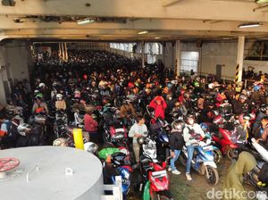 Puncak Arus Mudik, Ribuan Kendaraan Lintasi Pelabuhan Bakauheni