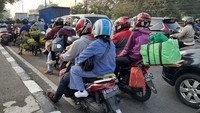 Mereka umumnya menggunakan motor matic kecil berkapasitas 115-125 cc. Foto: (Luthfi Anshori/detikOto)