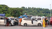 Penampakan Panjangnya Antrean Kendaraan Pemudik Di Pelabuhan Merak