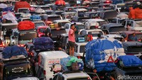 Hingga pukul 06.00 WIB, tercatat sudah sebanyak 102.037 kendaraan telah menyebrang ke pulau Sumatera.
