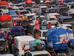 Lebaran Menghitung Hari, Jalan hingga Pelabuhan Dipadati Pemudik