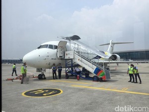 Transnusa Selidiki Penempel Stiker Tak Senonoh di Koper Penumpang
