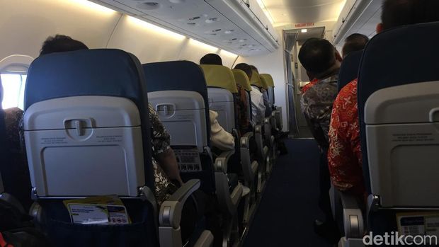 Penerbangan perdana ARJ21-700