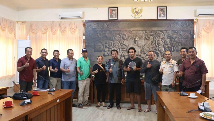 Penjabat Bupati Buleleng I Ketut Lihadnyana menegaskan Jalan Diponegoro harus steril dari aktivitas berdagang, termasuk pedagang bermobil.
