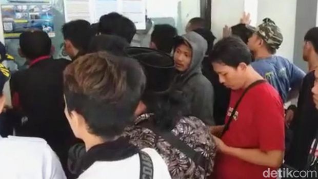 penumpang pelabuhan jangkar situbondo keleleran