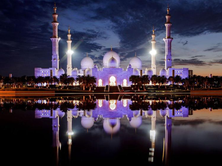 Potret Megahnya Masjid Agung Sheikh Zayed Abu Dhabi