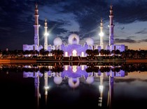 Masjid Sheikh Zayed Abu Dhabi Buka Tur Malam, Tawarkan Spot Hidden Gems