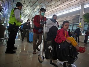 Penumpang Apes, Gagal Terbang Jadi Terjebak di Bandara Selama 30 Jam!