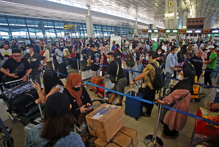 PT Angkasa Pura II (Persero) memprediksi puncak arus mudik di Bandara Soekarno-Hatta terjadi pada hari ini. Sebanyak 146 ribu calon penumpang yang akan terbang hari ini.