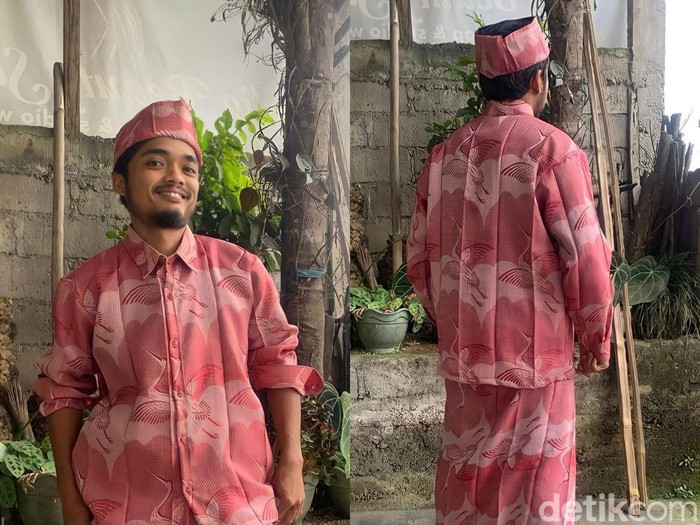 Pria asal Magelang, Jawa Tengah ini membuat ide setelan baju lebaran unik dari kain gorden.