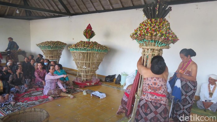 Prosesi tumpal wajik tanda dimulainya Grebeg Syawal Keraton Jogja, Rabu (19/4/2023).