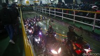 Pelabuhan Ciwandan merupakan pelabuhan khusus penyeberangan laut bagi kendaraan roda dua dan truk golongan VI B selama arus mudik Lebaran 2023 pada 15-21 April. Sementara Pelabuhan Merak menjadi tempat penyeberangan bagi kendaraan roda empat dan bus.