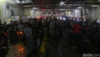 Diketahui, tahun ini Pelabuhan Ciwandan dioperasikan untuk para pemudik sepeda motor.