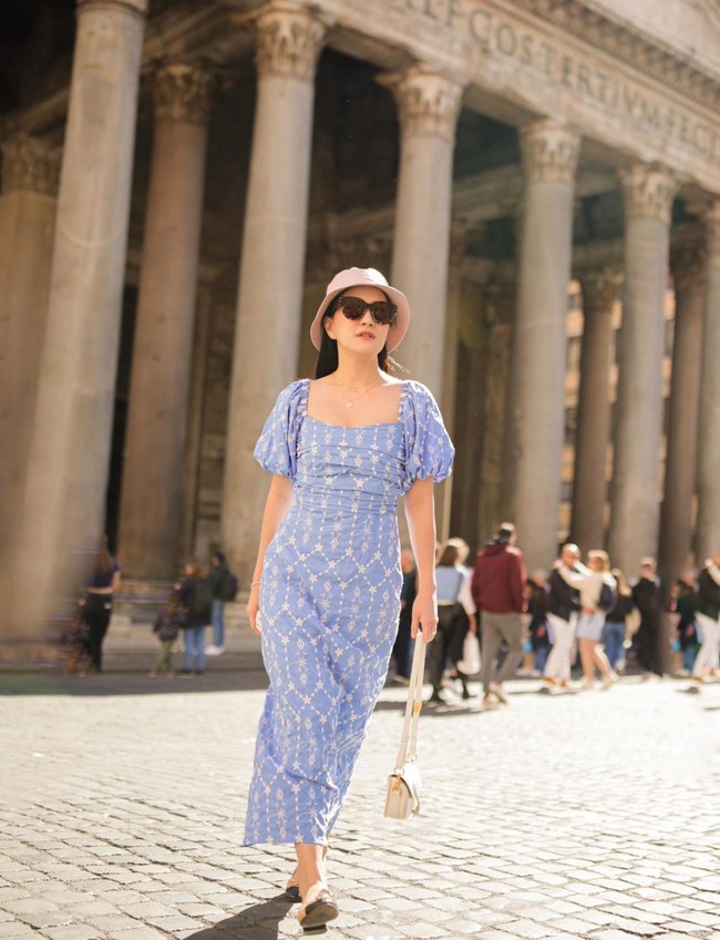 Meski sudah memiliki seorang anak, penampilan Shandy Aulia memang terlihat masih begitu menawan. Tubuhnya pun masih terlihat begitu langsing dan tak kalah dari para wanita yang berusia di bawahnya. Foto: Instagram/@shandyalia