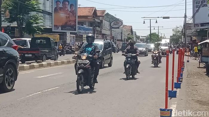 Simpang empat Pasar Delanggu, Klaten mulai padat kendaraan, Rabu (19/4/2023).