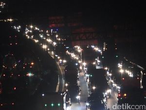 H-4 Lebaran, Kendaraan Mengular di Exit Tol Cileunyi