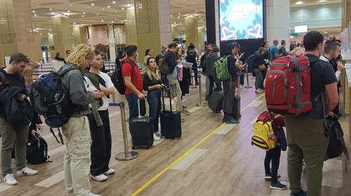 Suasana Bandara Internasional I Gusti Ngurah Rai, Rabu (19/4/2023). (Triwidiyanti/detikBali)