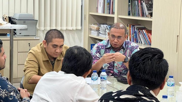 Anggota Komisi VI DPR RI Andre Rosiade menerima aduan dari puluhan pemilik dan penghuni Thamrin City atau Thamrin City Mall. Aduan tersebut terkait dengan rencana pemilihan pengurus Perhimpunan Pemilik  dan Penghuni Satuan Rumah Susun (PPPSRS) yang dianggap tidak fair.