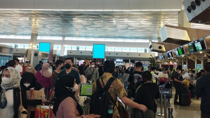 Terminal 3 Bandara Soetta dipadati pemudik