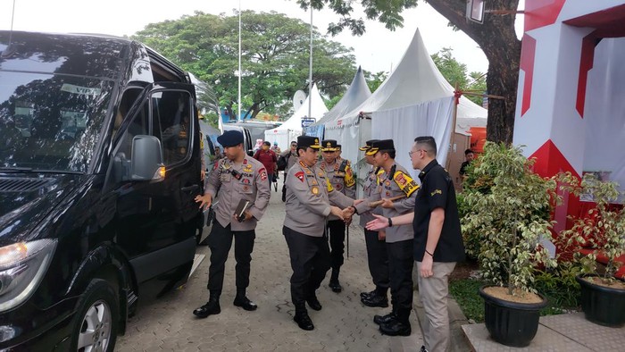 Usai Dari Bakauheni Merak Wakapolri Tinjau Arus Mudik Di Cikampek 